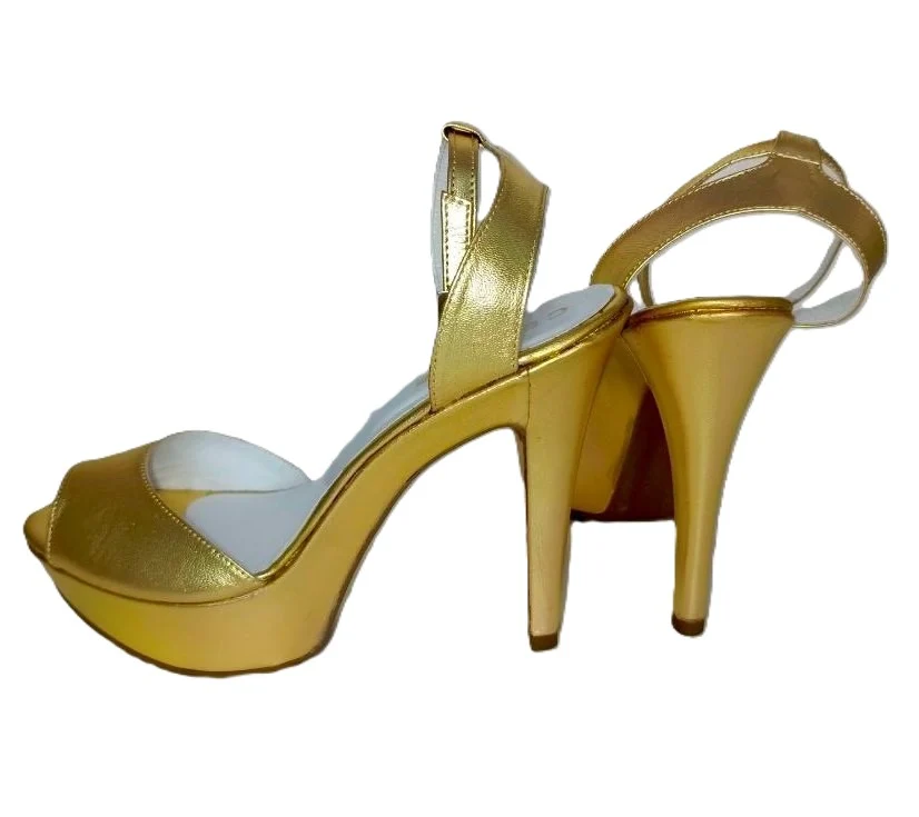 SANDALIA DE TACON DORADO MODELO 2900 - Imagen 2
