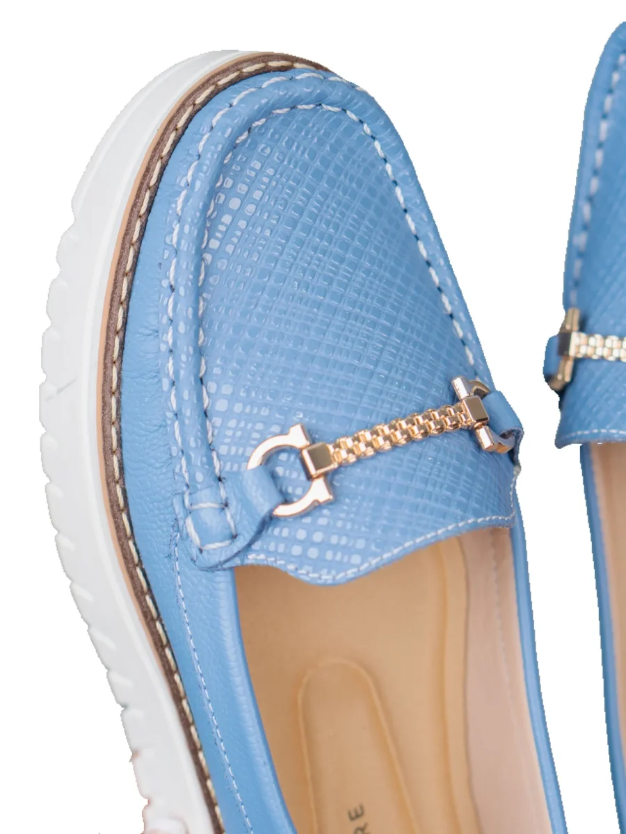 Mocasines Elegantes para Dama en Cuero Azul Celeste - Modelo M2200 con Detalle Metálico y Suela Blanca - Imagen 3