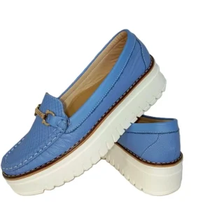 Mocasines Elegantes para Dama en Cuero Azul Celeste - Modelo M2200 con Detalle Metálico y Suela Blanca