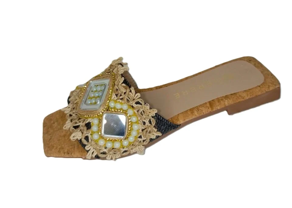 Sandalias Boho-Chic para Dama en Beige Oscuro con Detalles de Encaje y Pedrería - Modelo V117K - Imagen 2