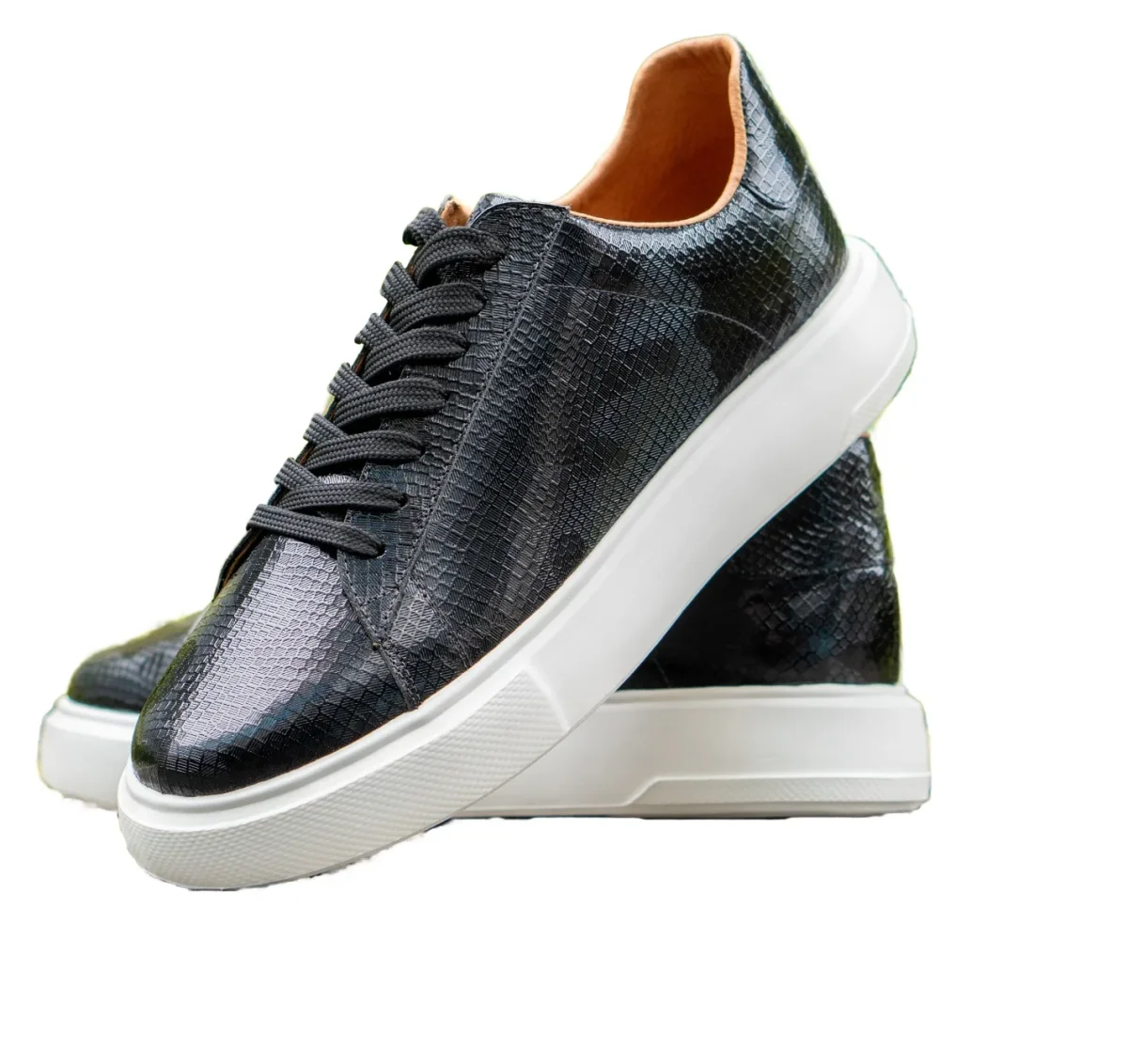 Zapatillas Urbanas para Hombre con Estampado de Piel de Serpiente en Negro - Modelo 1007CH - Imagen 2