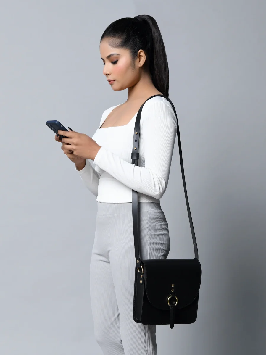 Black Elegance Crossbody Sling Bag - Imagen 7