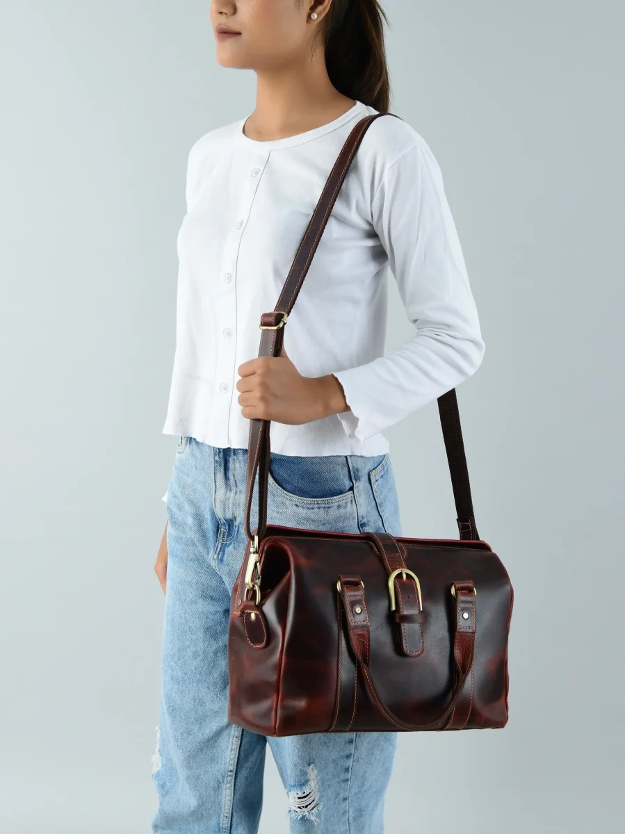Wineberry Chic Handbag - Imagen 6
