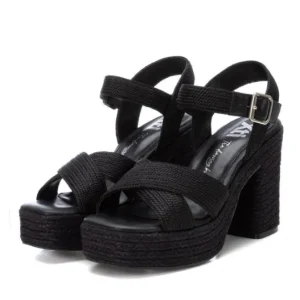 SANDALIA DE TACON COLOR NEGRO MODELO 142741