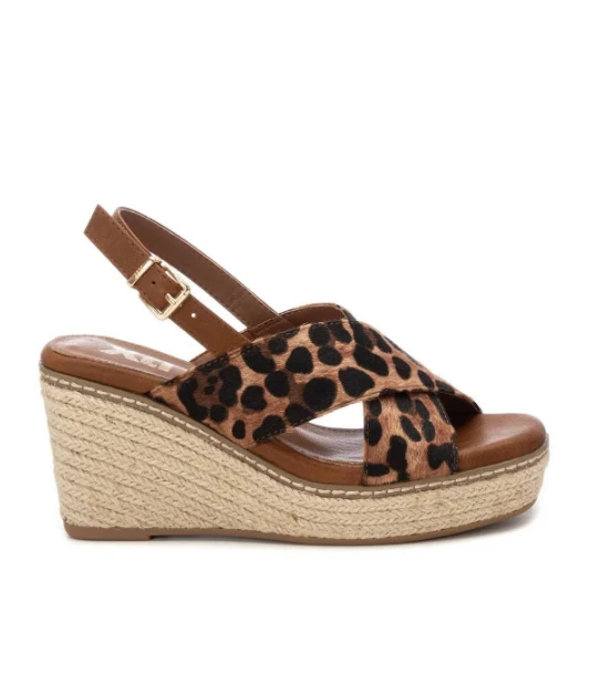 SANDALIA DE TACON COLOR CAMEL MODELO 144591 - Imagen 3