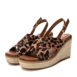 SANDALIA DE TACON COLOR CAMEL MODELO 144591