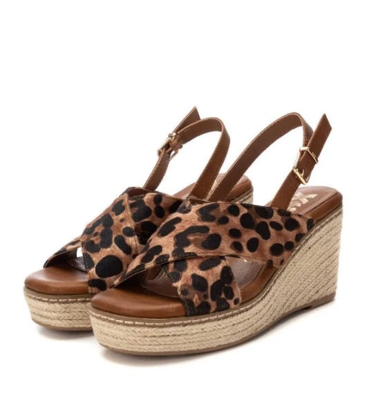 SANDALIA DE TACON COLOR CAMEL MODELO 144591 - Imagen 2