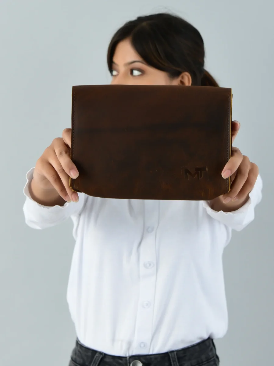 Chic Cocoa Leather Women's Clutch - Imagen 5