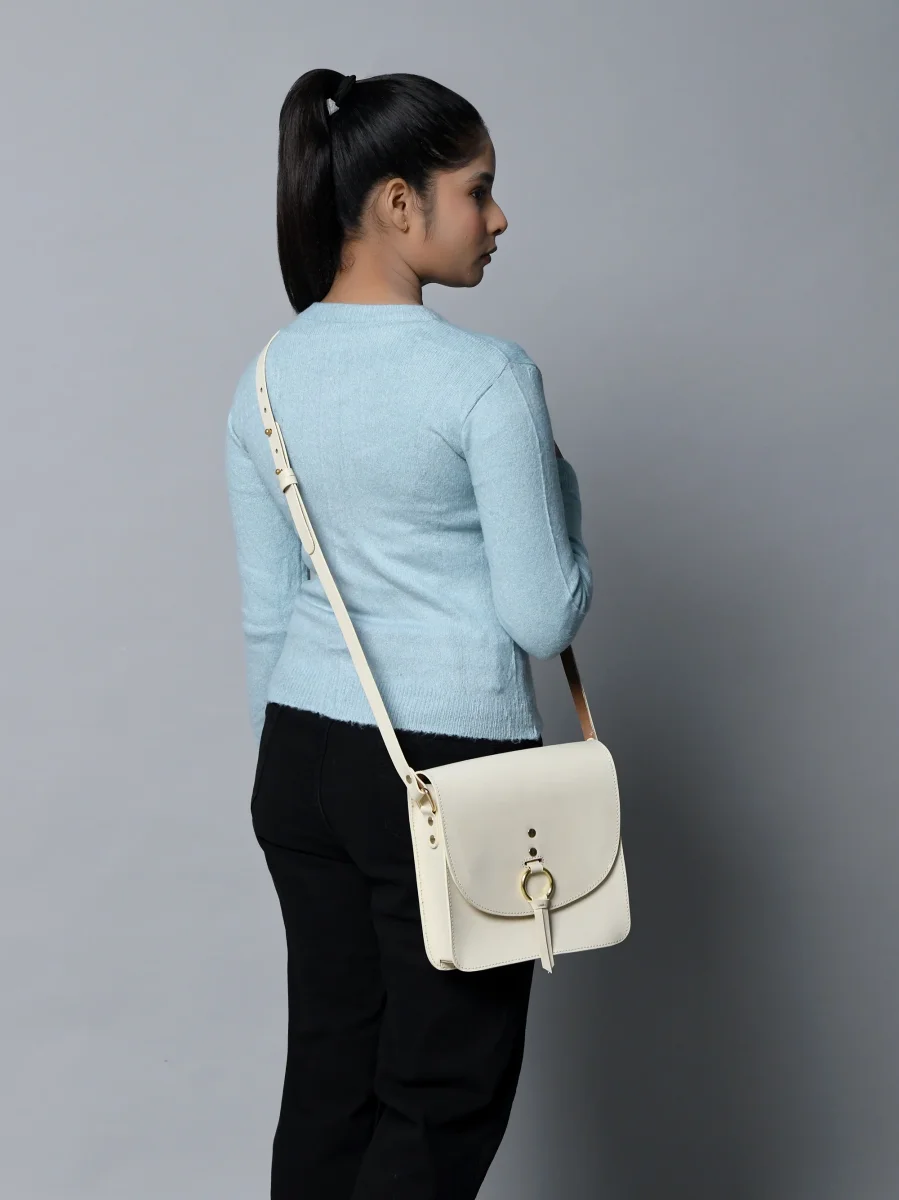 White Elegance Crossbody Sling Bag - Imagen 4