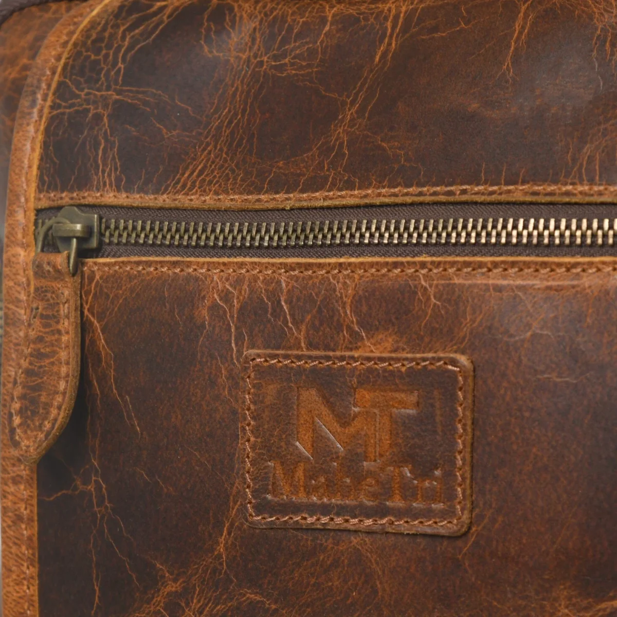 Alpha Caramel Buffalo Leather Travel Backpack - Imagen 5