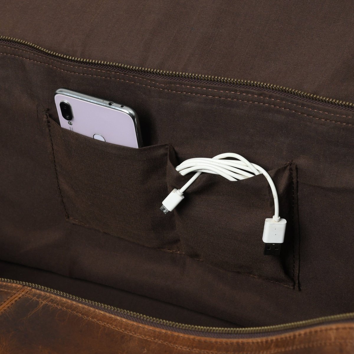 The Bolton Flap Duffel- Brown - Imagen 9