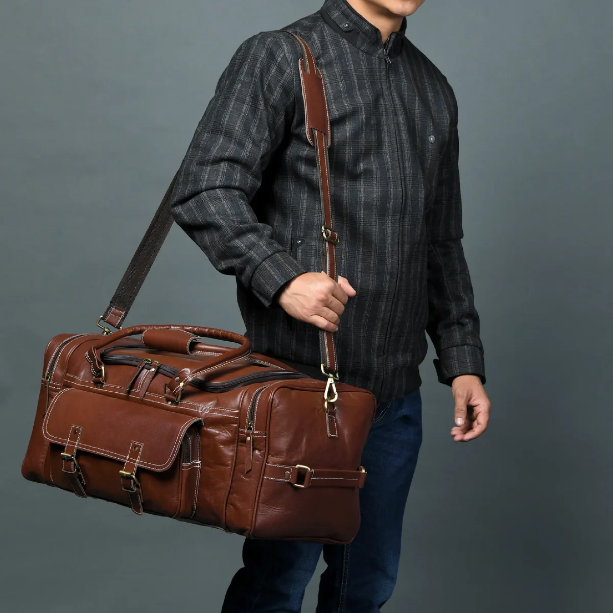 Upgraded Traveler Weekender Duffle - Imagen 7