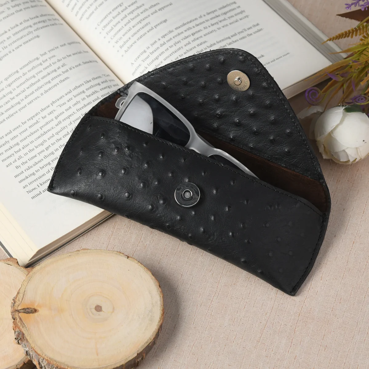 Black Leather Sunglasses Cover - Imagen 2