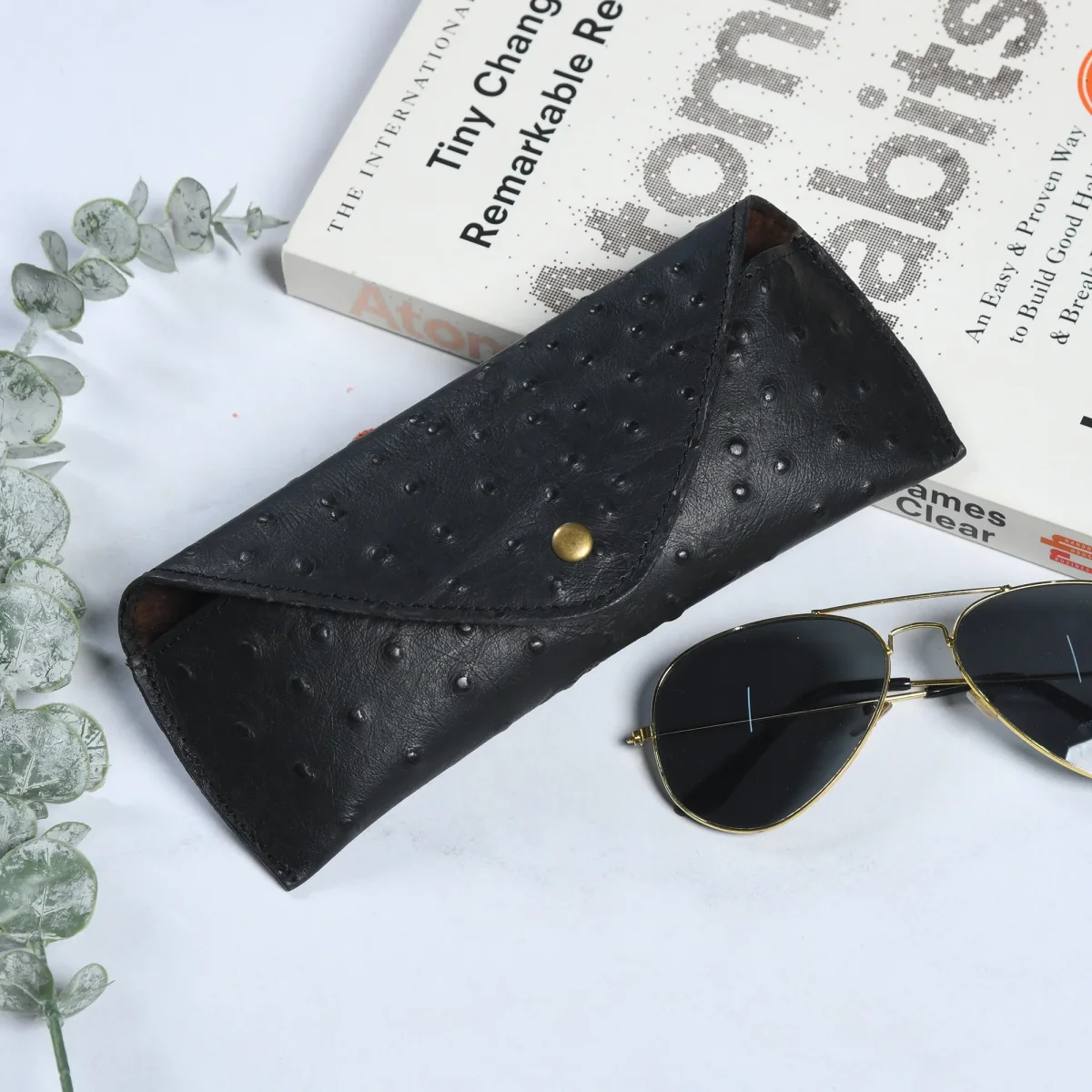 Black Leather Sunglasses Cover - Imagen 3