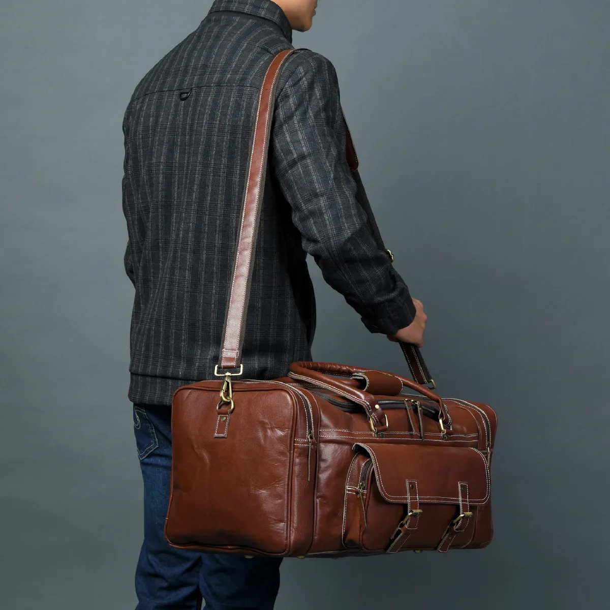 Upgraded Traveler Weekender Duffle - Imagen 9