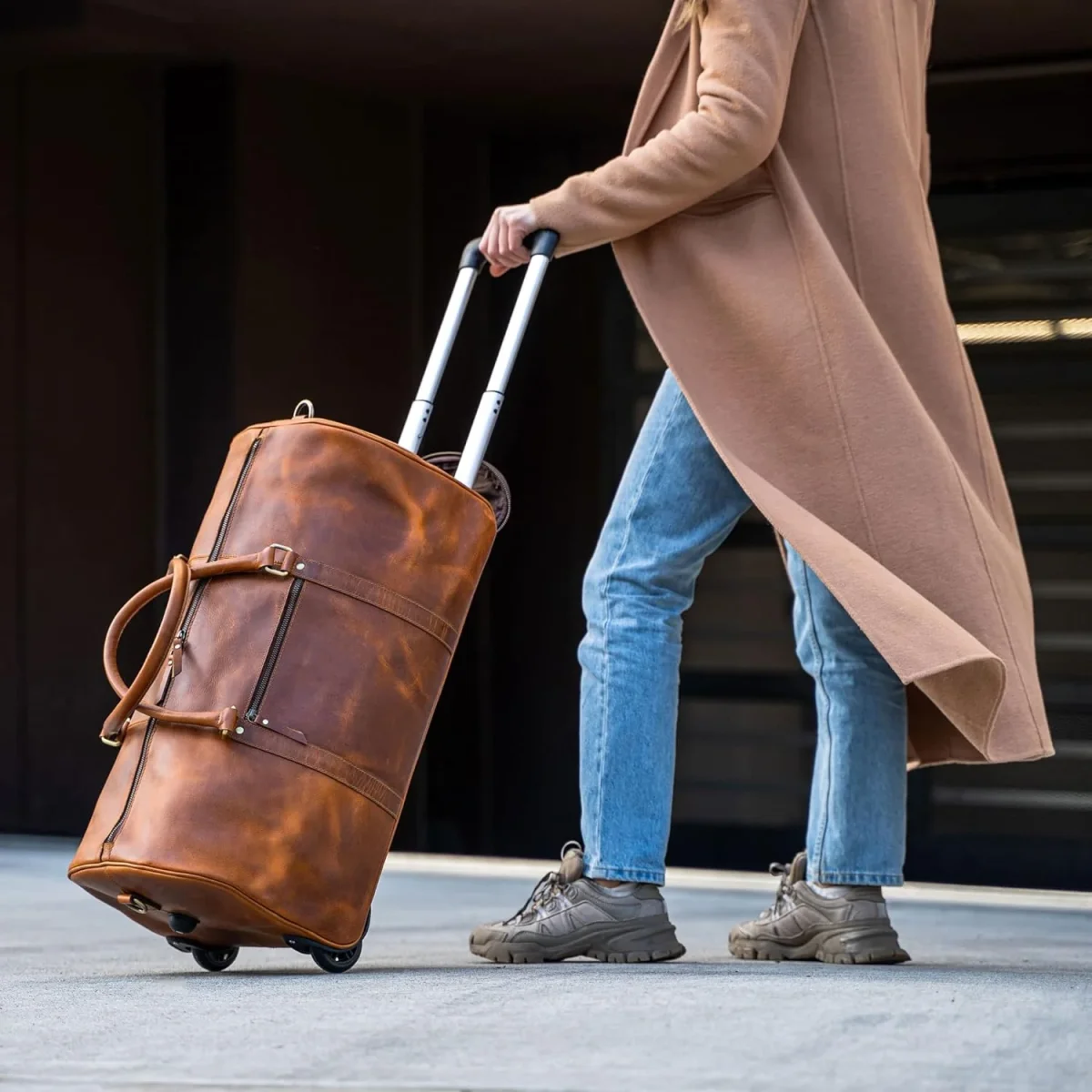 Tan Leather Trolley Bag 44L - Imagen 3