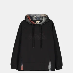 Sudadera negra con capucha