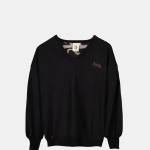 Suéter negro con espalda estampada