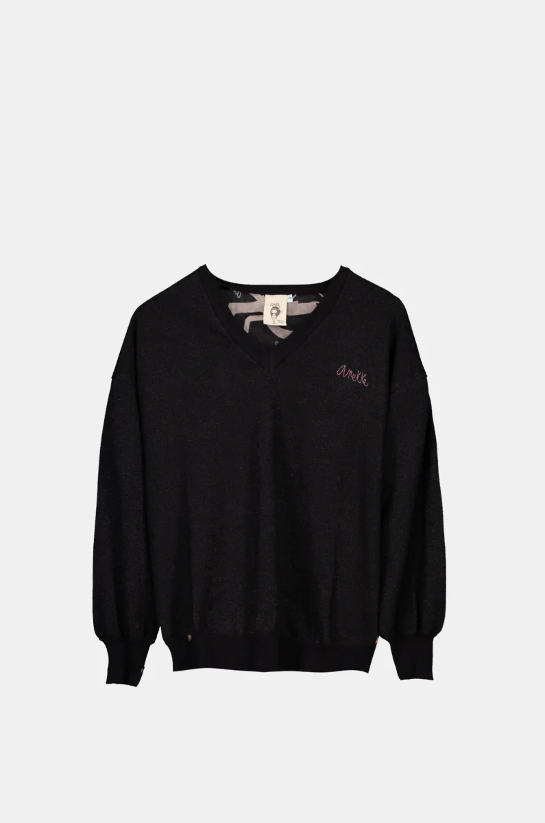 Suéter negro con espalda estampada