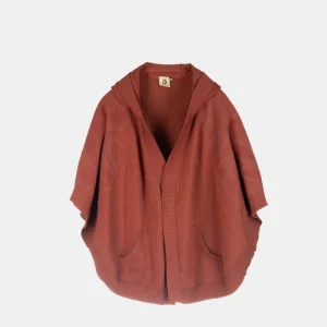 Chaqueta estilo poncho roja