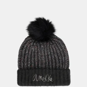 Gorro de punto con pompón negro