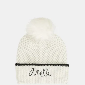 Gorro de punto con pompón beige