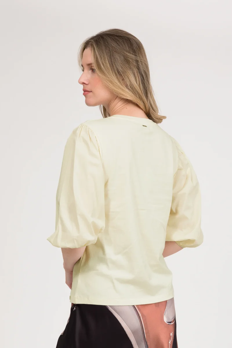 Camiseta con manga abullonada beige - Imagen 5