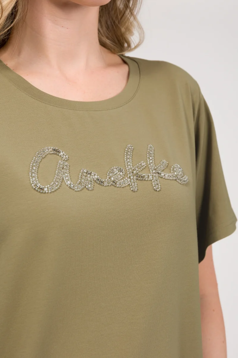 Camiseta verde con logo - Imagen 6