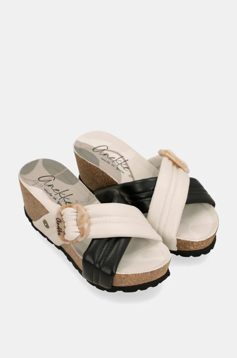 Sandalias cruzada blanca y negra - Imagen 3