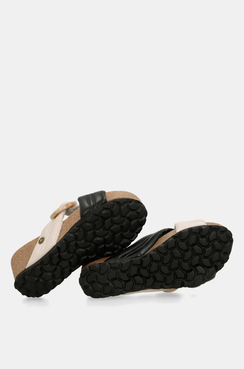 Sandalias cruzada blanca y negra - Imagen 4