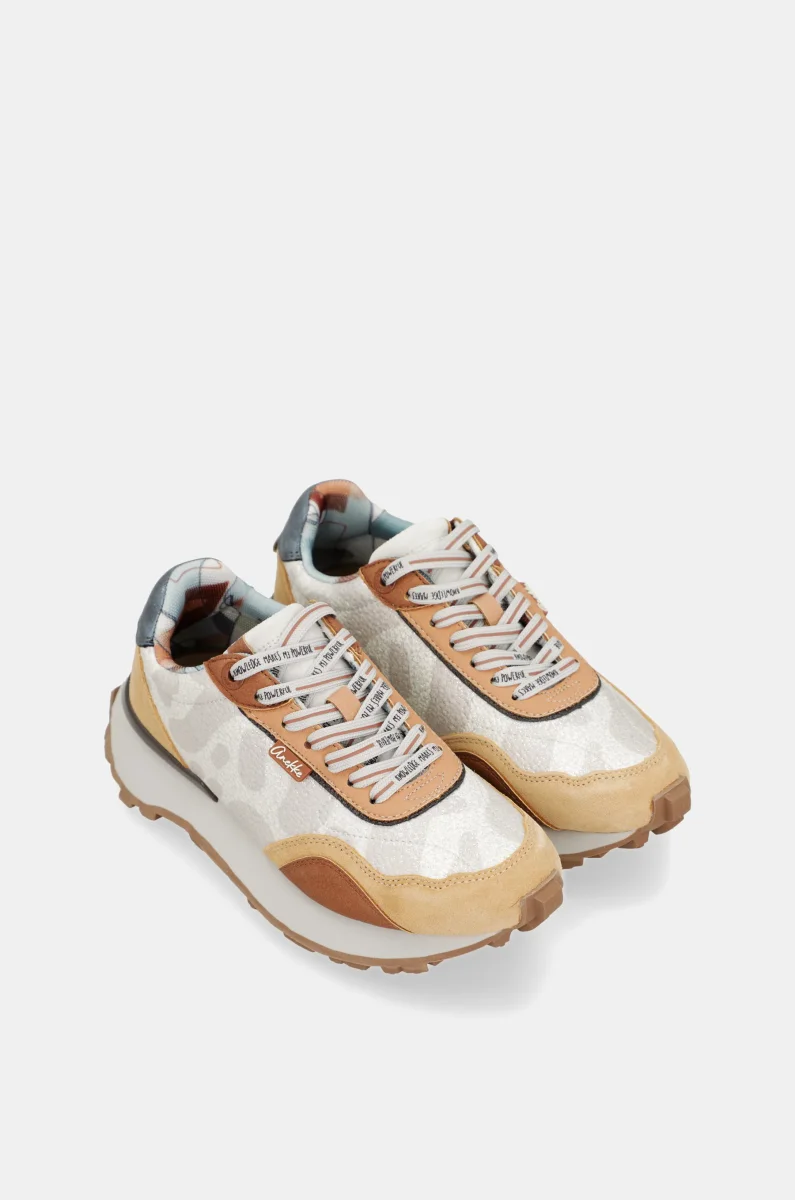 Deportivos beige y naranja - Imagen 4