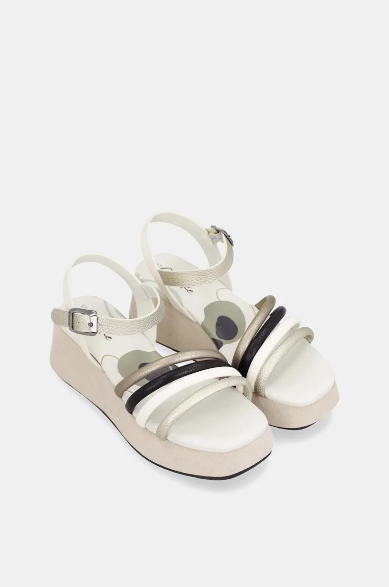 Sandalias con plataforma beige - Imagen 4
