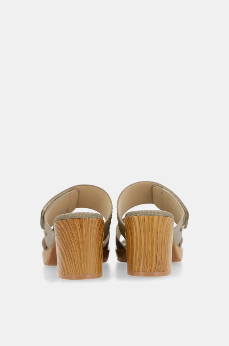 Sandalias con tacón verdes y doradas con strass - Imagen 5