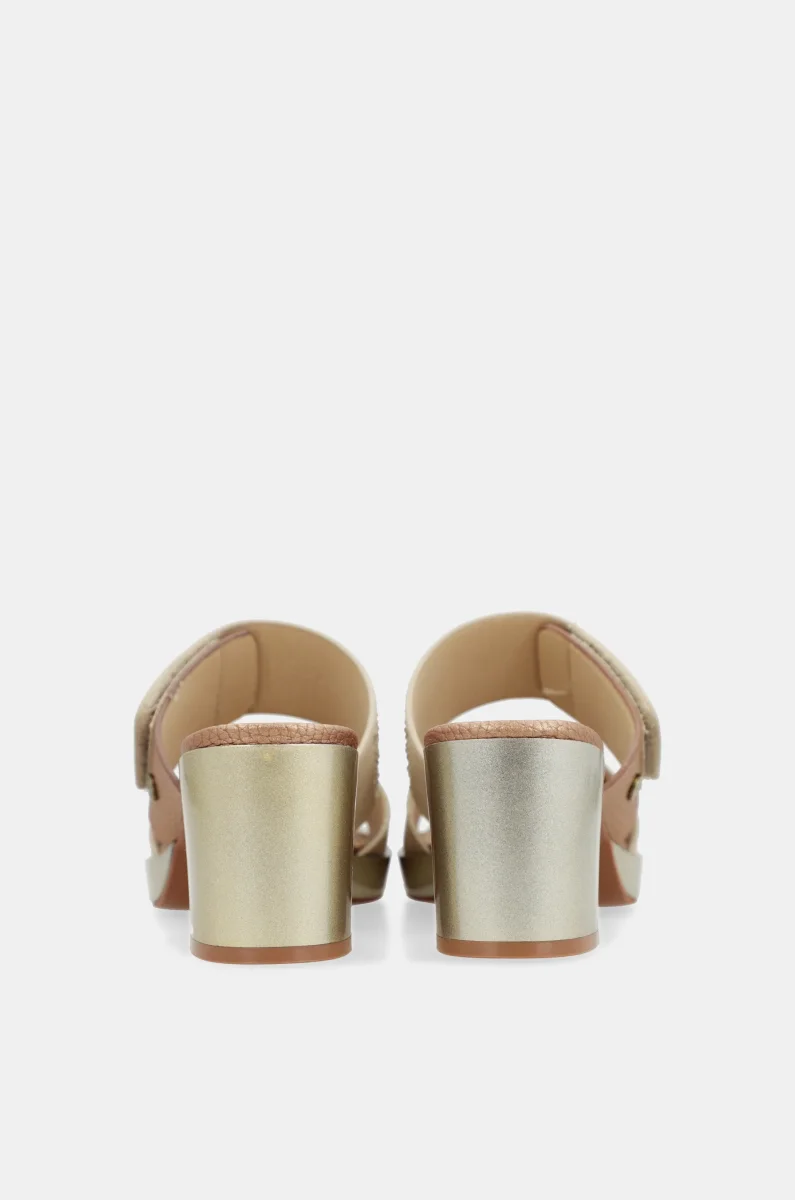 Sandalias con tacón beige con strass - Imagen 6