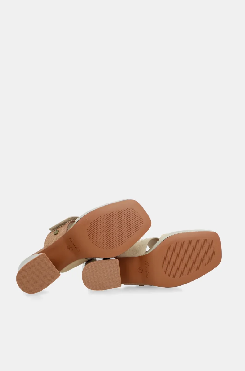 Sandalias con tacón beige con strass - Imagen 7