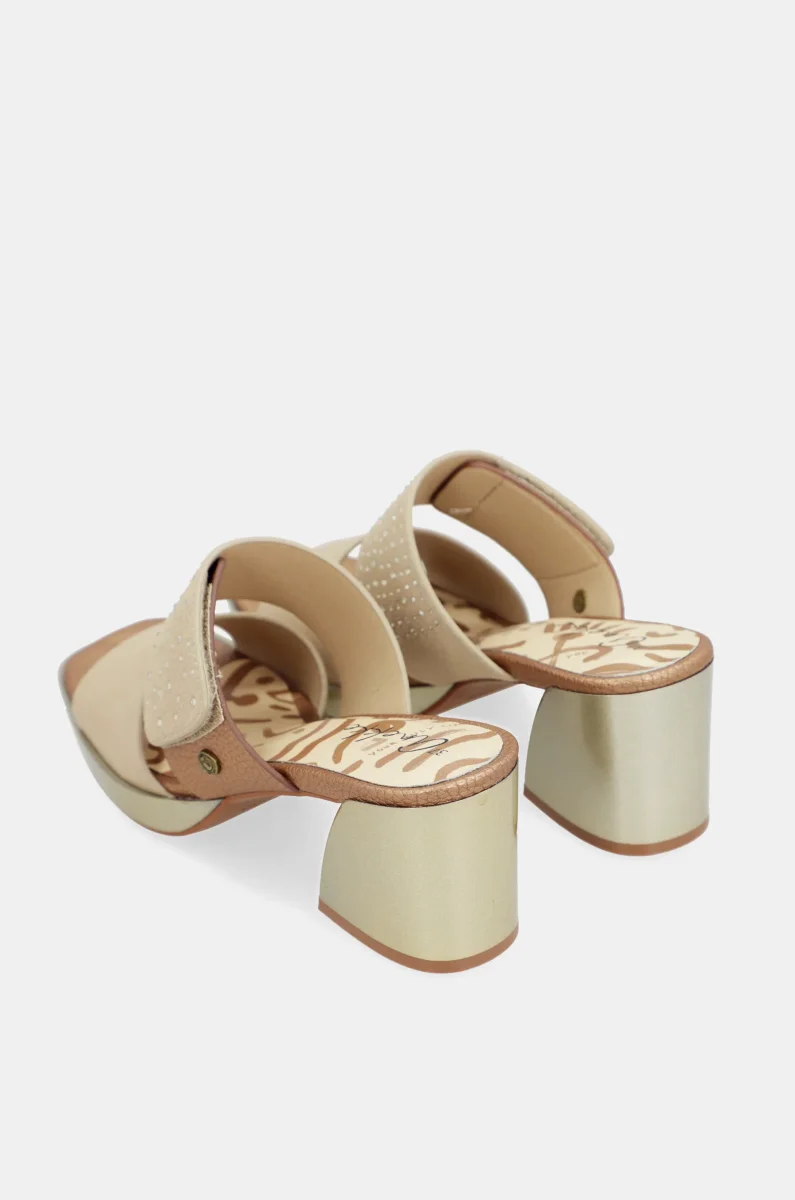 Sandalias con tacón beige con strass - Imagen 8