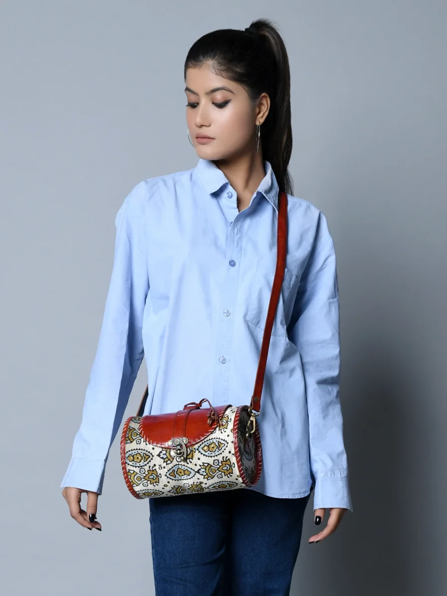 Cylindrical Block Printed Leather Bag - Imagen 4