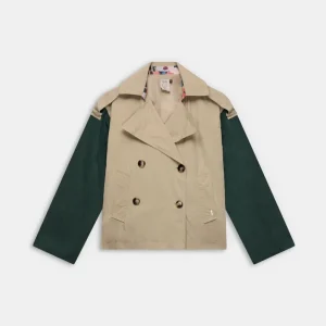 Chaqueta corta beige con botones y mangas en contraste