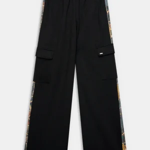 Pantalón cargo negro de estilo deportivo
