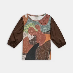 Camiseta estampada multicolor con mangas abullonadas