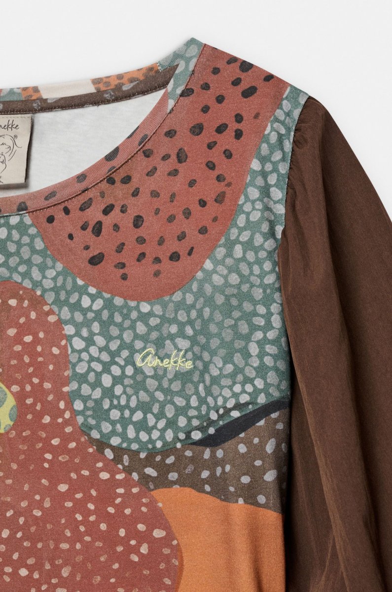 Camiseta estampada multicolor con mangas abullonadas - Imagen 4