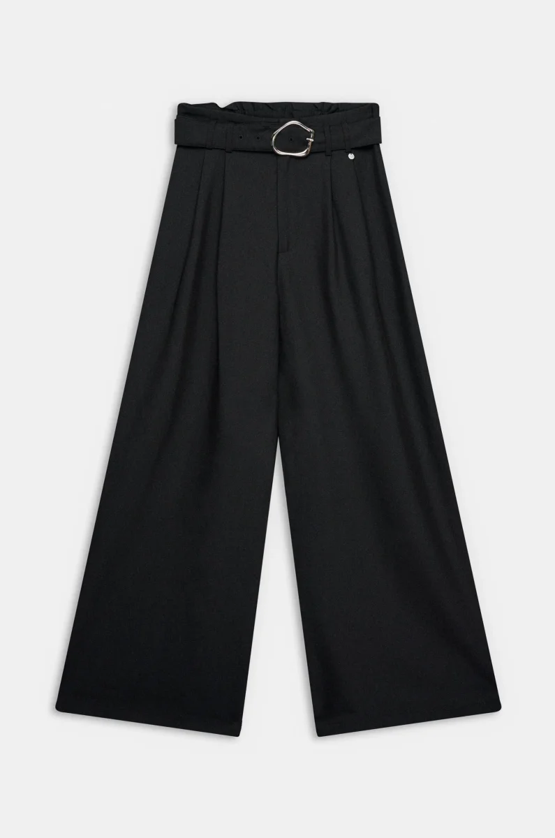 Pantalón negro fluido con cinturón