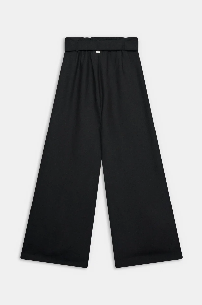 Pantalón negro fluido con cinturón - Imagen 4