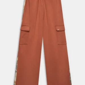 Pantalón cargo naranja de corte amplio