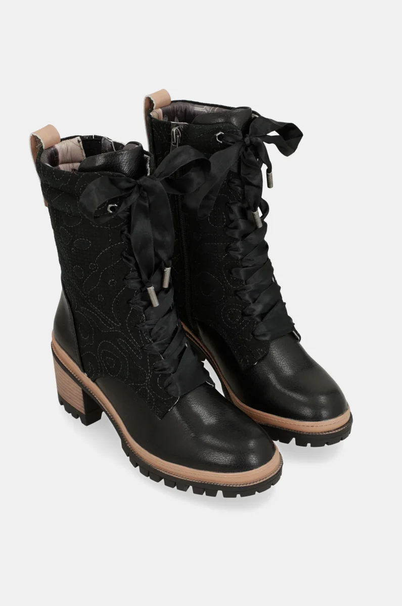 Botas con cordoneras negras - Imagen 6