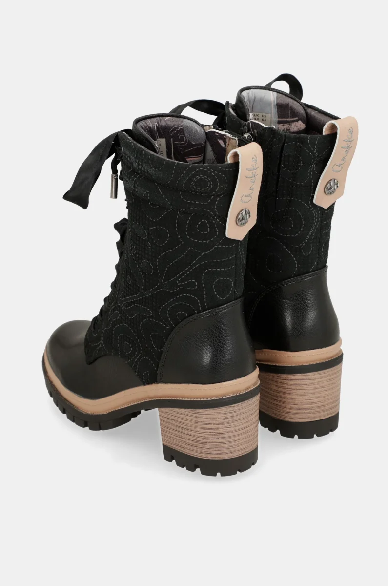 Botas con cordoneras negras - Imagen 7