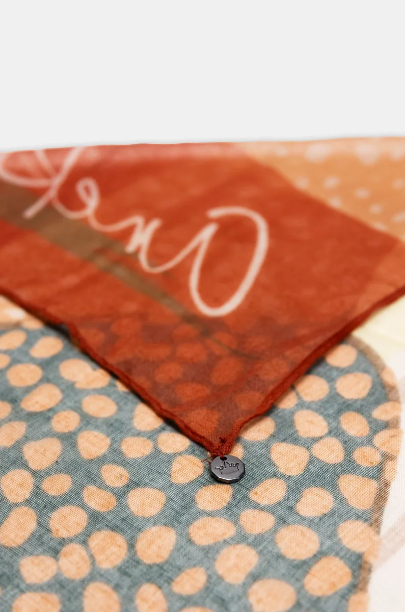 Pañuelo estampado corazón - Imagen 3