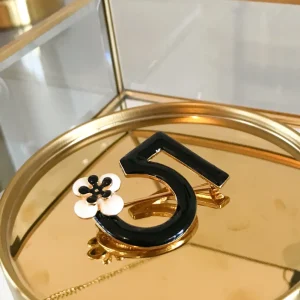 Broche cinco esmaltado