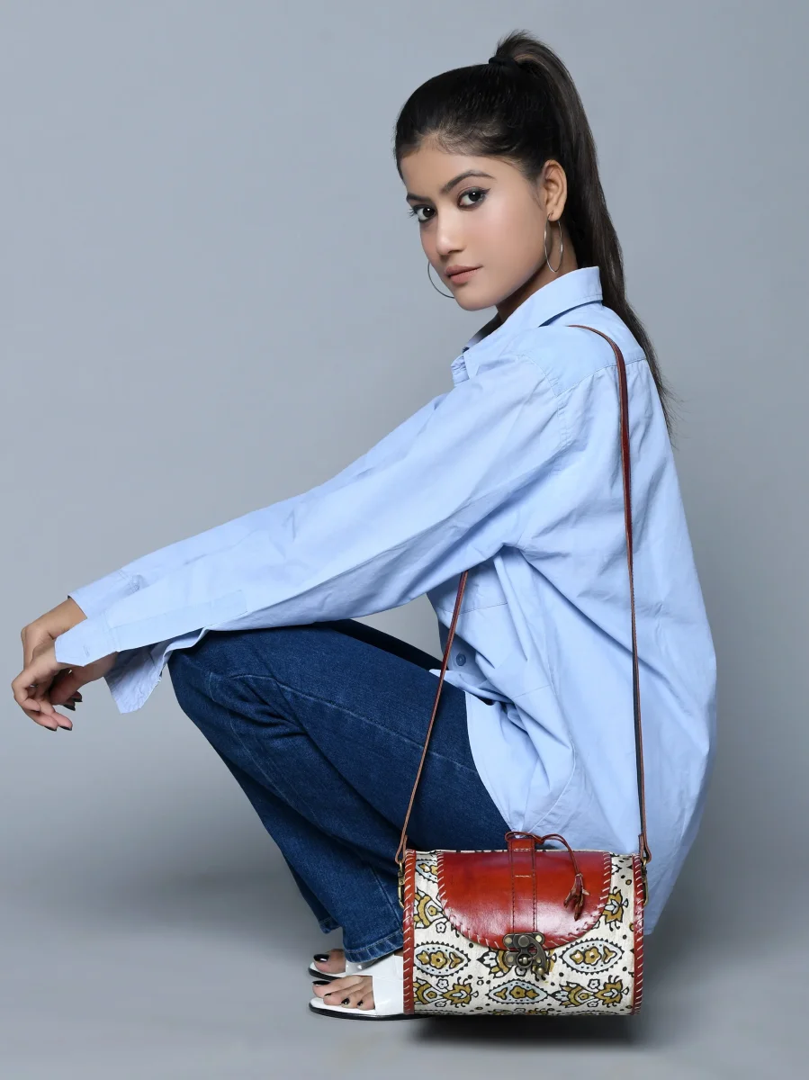 Cylindrical Block Printed Leather Bag - Imagen 3