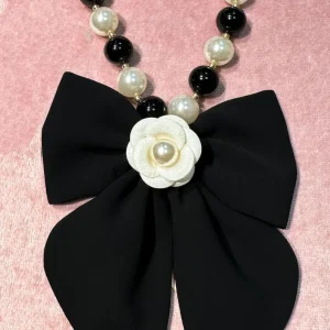 Collar CocoLazo bicolor con camelia